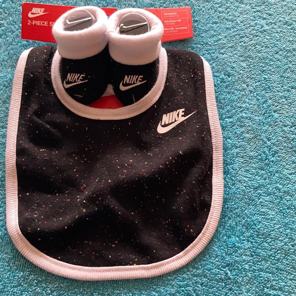 Black and white Nike 2 piece set
